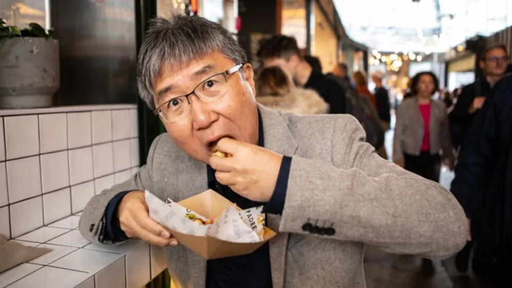 Κι όμως, η οικονομία μπορεί να είναι ενδιαφέρουσα και νόστιμη αντί για βαρετή, άνοστη και... δύσπεπτη