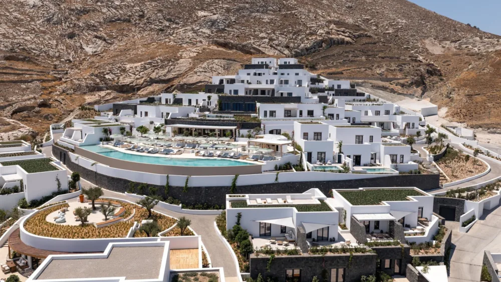 Τα LXR Hotels & Resorts κάνουν το ντεμπούτο τους στην Ελλάδα με το Sandblu Santorini