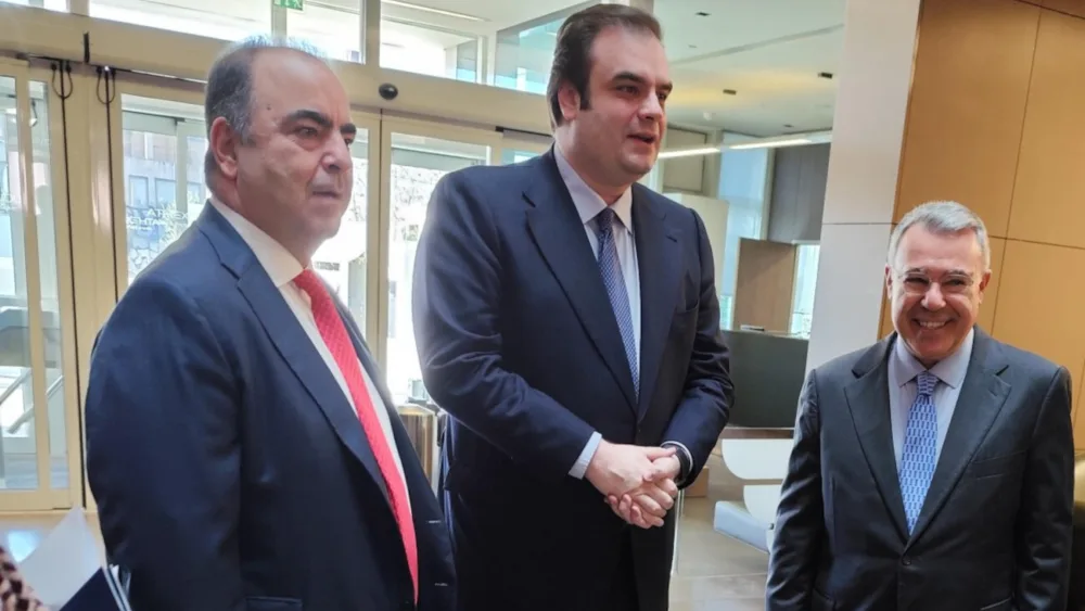 Με πολιτική ηγεσία και θεσμικούς παράγοντες γιόρτασε τα 100 χρόνια παρουσίας στο ελληνικό χρηματιστήριο η Alpha Bank