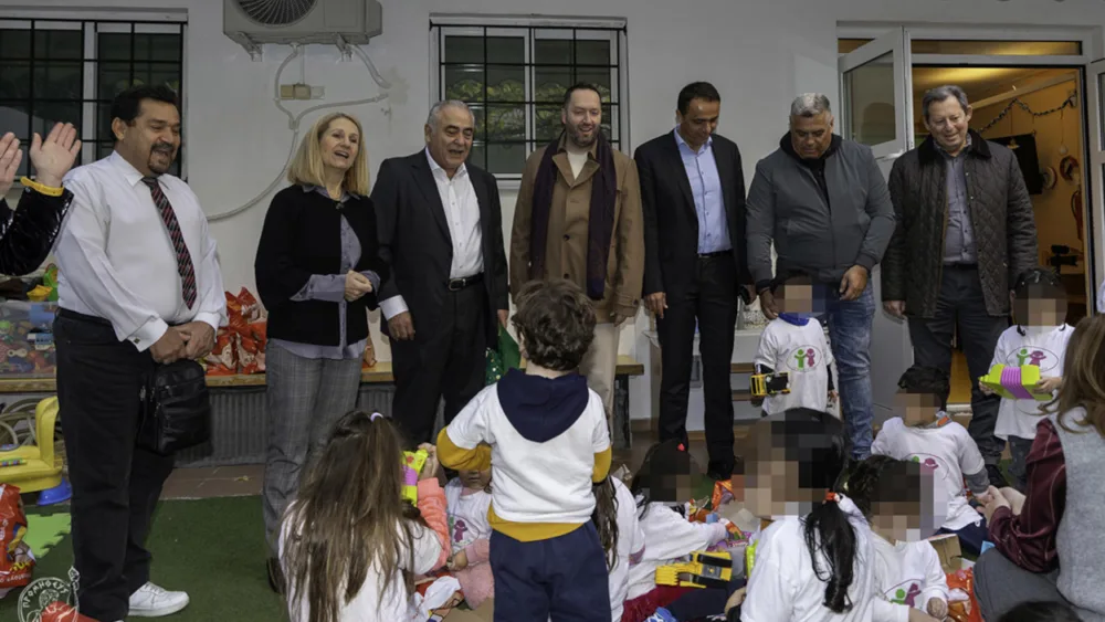 Το Επαγγελματικό Επιμελητήριο Αθηνών έδωσε το παρών σε κοινωνικές δομές, μεταφέροντας το χριστουγεννιάτικο μήνυμα της αλληλεγγύης