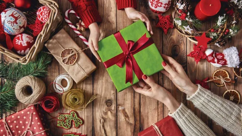 Εορταστικά δώρα: Πιο προσεκτικές αγορές και μέγιστη καταναλωτική εμπειρία - σύμμαχος η τεχνολογία