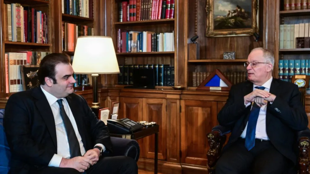 Η πορεία και οι προοπτικές της ελληνικής και της ευρωπαϊκής οικονομίας βασικός άξονας της συνάντησης Τασούλα με Πιερρακάκη