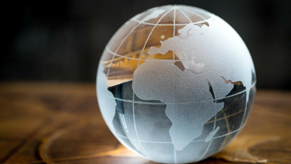 EY-Parthenon: Ελαφρά επιβράδυνση διεθνούς ανάπτυξης το 2026 στο 3,1% - Οι 5 τάσεις που διαμορφώνουν την παγκόσμια οικονομία