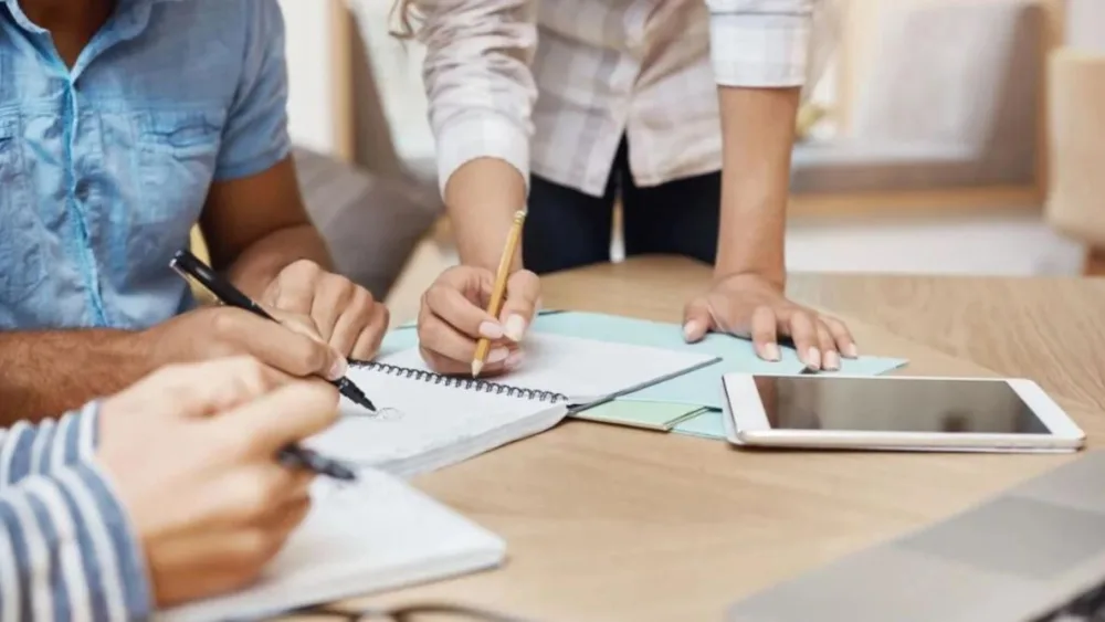 Narrative Architecture: Το στρατηγικό θεμέλιο που χρειάζονται οι μικρές επιχειρήσεις πριν το branding και το digital marketing