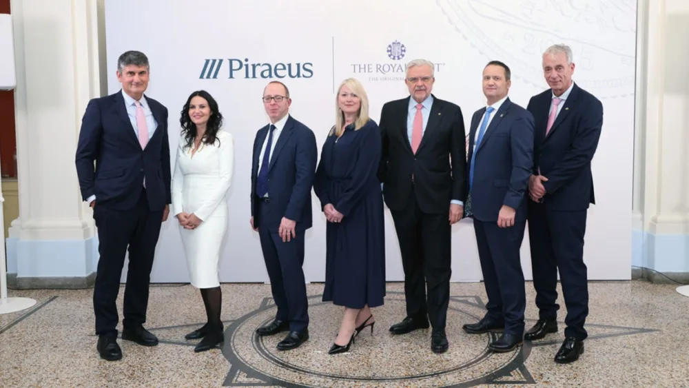 Χρυσή Λίρα: Royal Mint και Τράπεζα Πειραιώς πραγματοποίησαν παρουσίαση της ιστορικής ελληνικής έκδοσης με το ιδιόσημο «ΕΛ»