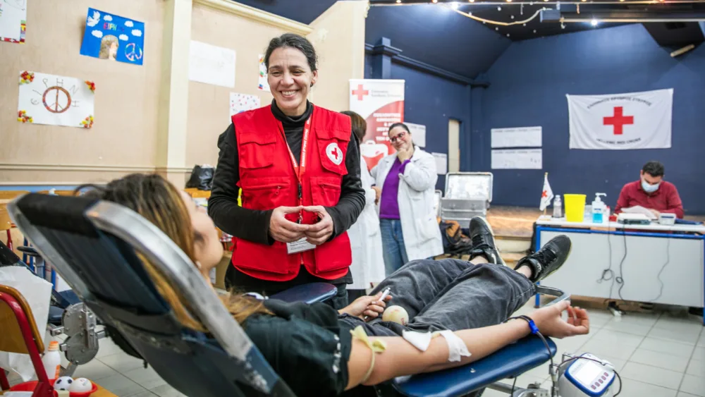 Ελληνικός Ερυθρός Σταυρός: Συγκέντρωσε συνολικά 16.070 Μονάδες Αίματος και 5.536 Δείγματα Μυελού των Οστών το 2025