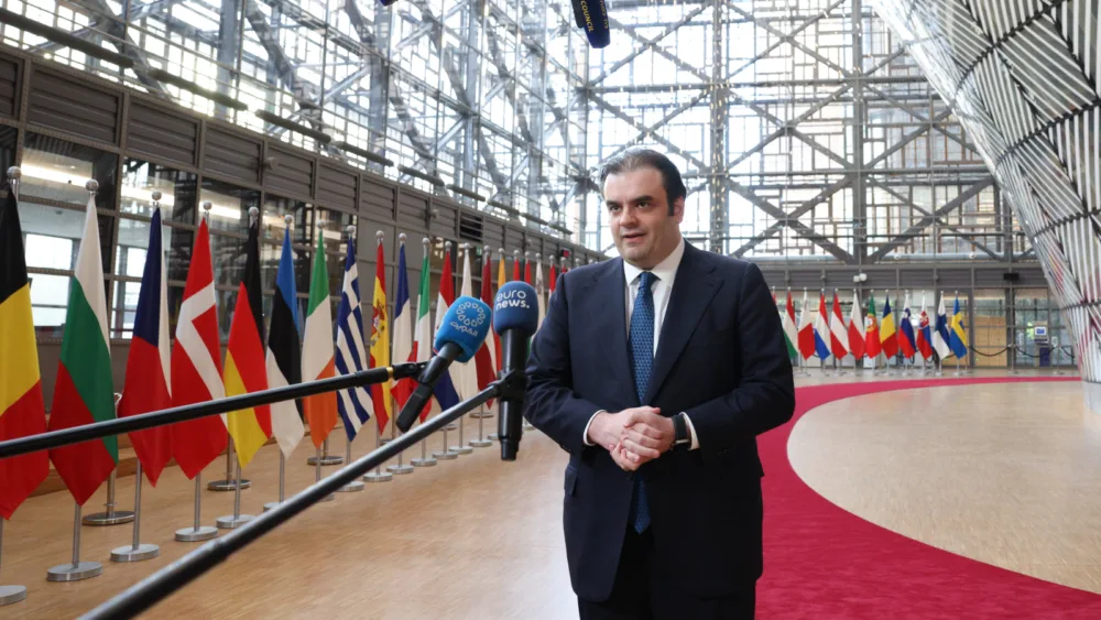 Πιερρακάκης από Eurogroup: Είναι υπαρξιακής σημασίας να διαφυλάξουμε τον διεθνή ρόλο του ευρώ