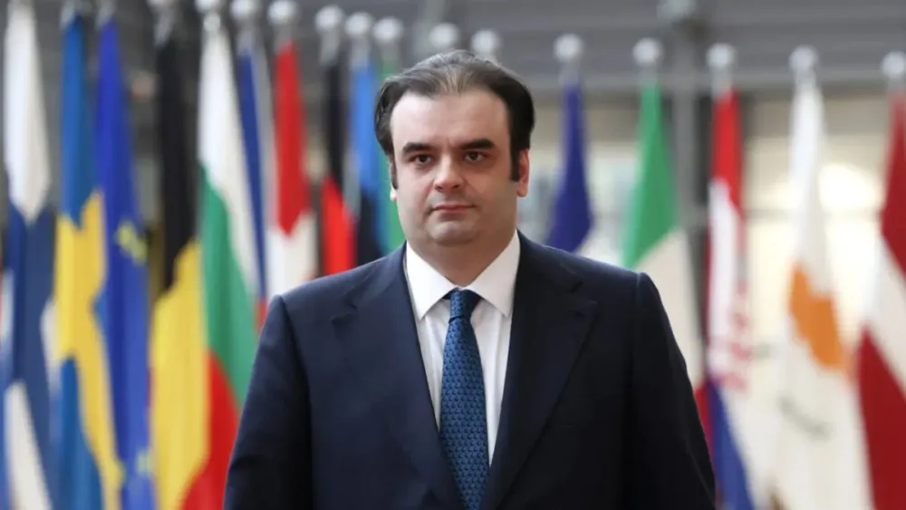 Στο Παρίσι τη Δευτέρα 18 Μαΐου ο Πιερρακάκης για τη Σύνοδο G7 - «Eκτεθειμένες σε εξωτερικούς κλυδωνισμούς οι αλληλοσυνδεόμενες οικονομίες μας»