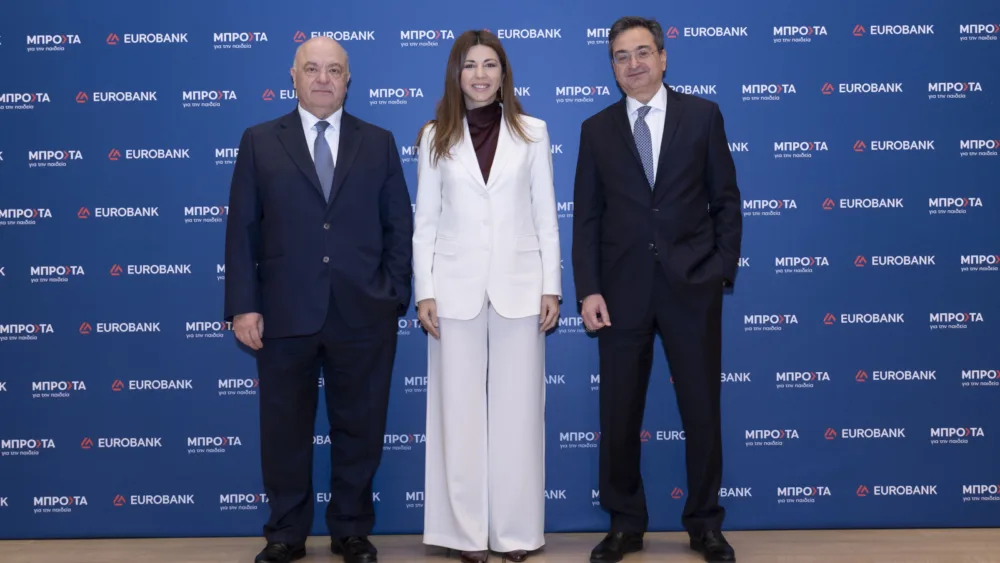 Eurobank: 23 χρόνια «Μπροστά για την Παιδεία» - Η Τράπεζα βράβευσε και τους φετινούς αριστούχους