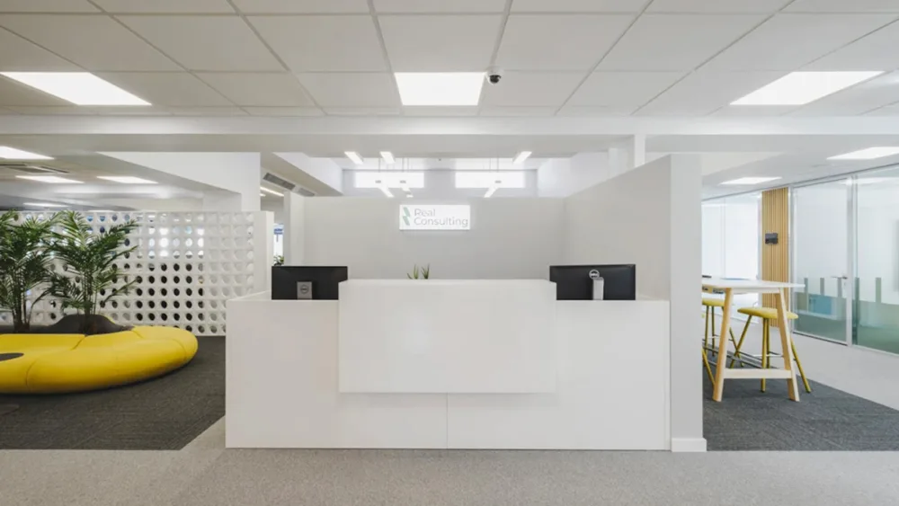 Διπλό deal για τη Real Consulting: Νέοι ισχυροί μέτοχοι και εξαγορά OTS