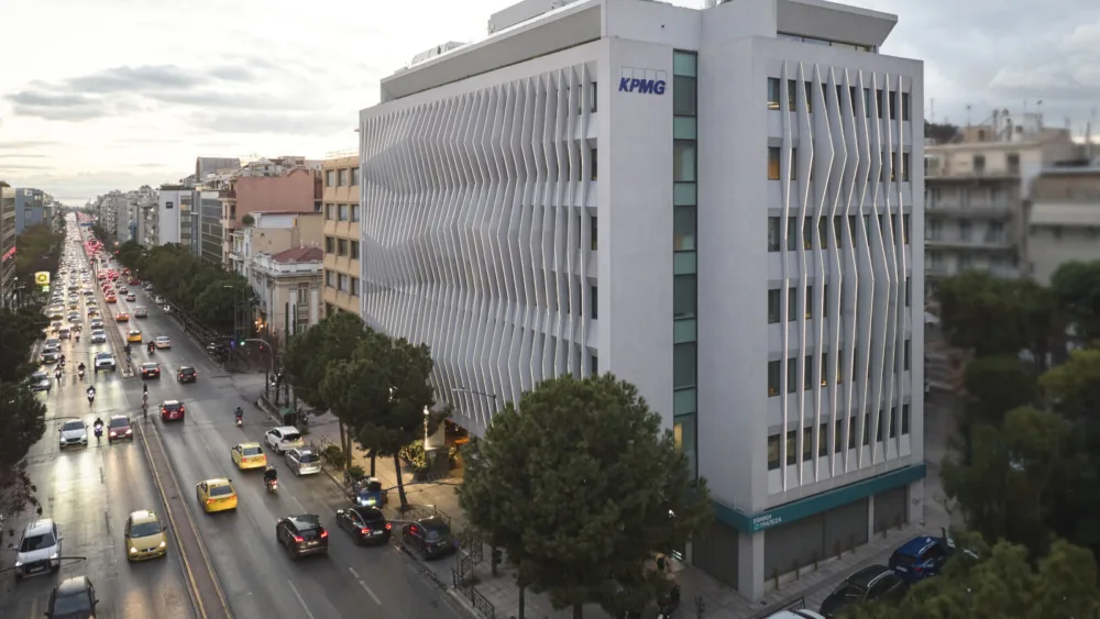 KPMG: Αυξήσεις έως 6% και μπόνους 9,4% το 2025 – Τι δείχνει η νέα Έρευνα Αποδοχών και Παροχών για την αγορά εργασίας