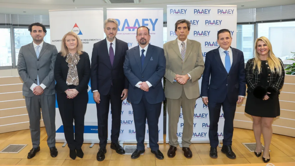 Μνημόνιο Συνεργασίας υπέγραψαν η ΡΑΑΕΥ και η ρουμανική ANRE - Ποια τα οφέλη για τις δύο μεριές