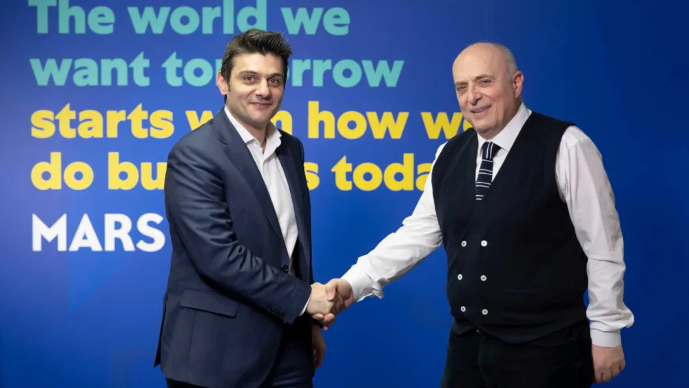 Mars και Ειδική Γραμματεία συνεργάζονται για την υιοθεσία ενήλικων σκύλων