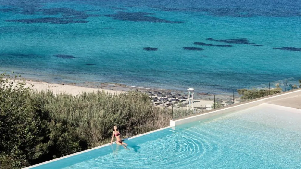 Η Leonardo Hotels εδραιώνει την παρουσία της στη Βόρεια Ελλάδα εξαγοράζοντας το MERAVIA- Leonardo Limited Edition στην Κασσάνδρα