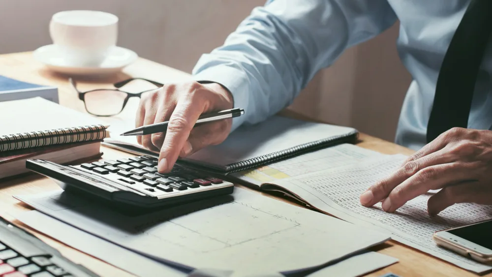 Ελεύθεροι επαγγελματίες: Τροποποιήσεις και «κλειδωμένα» έξοδα στο έντυπο Ε3 – Ποιοι θα βρεθούν αντιμέτωποι με αυξημένο φορολογικό λογαριασμό