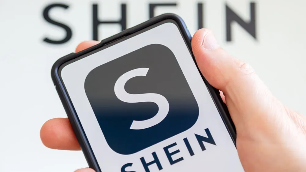 Στο στόχαστρο της Ευρωπαϊκής Επιτροπής η Shein: Έρευνα για τον εθιστικό σχεδιασμό της και την πώληση παράνομων προϊόντων