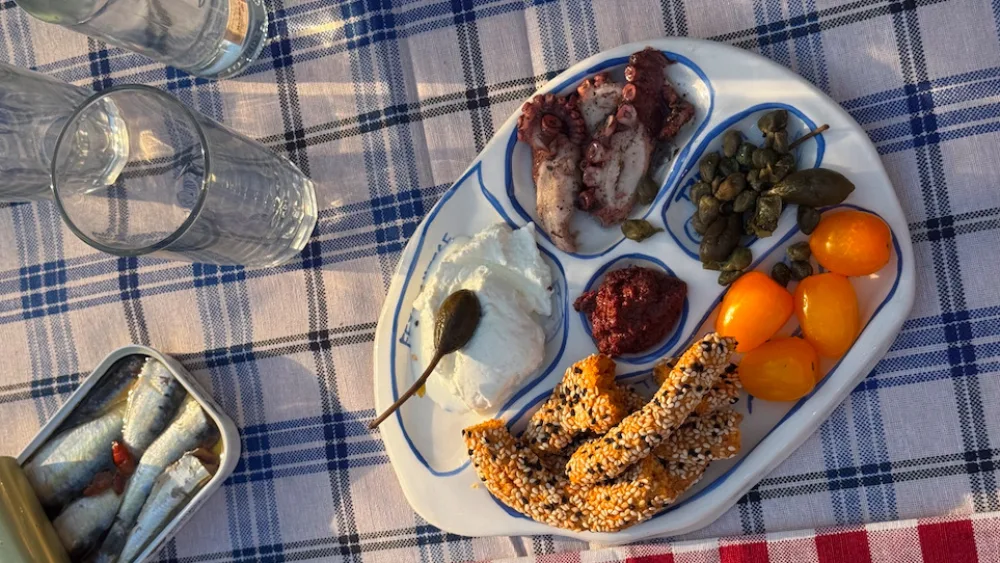 Lunatique: Τα χειροποίητα κεραμικά της Μαρίας μάς προτρέπουν να μοιραζόμαστε