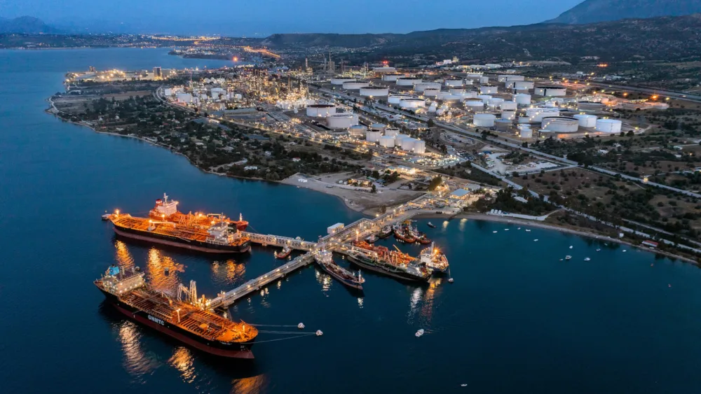 Διυλιστήρια:  Αυξάνονται τα κέρδη τους καθώς «ανεβαίνουν» οι τιμές του πετρελαίου