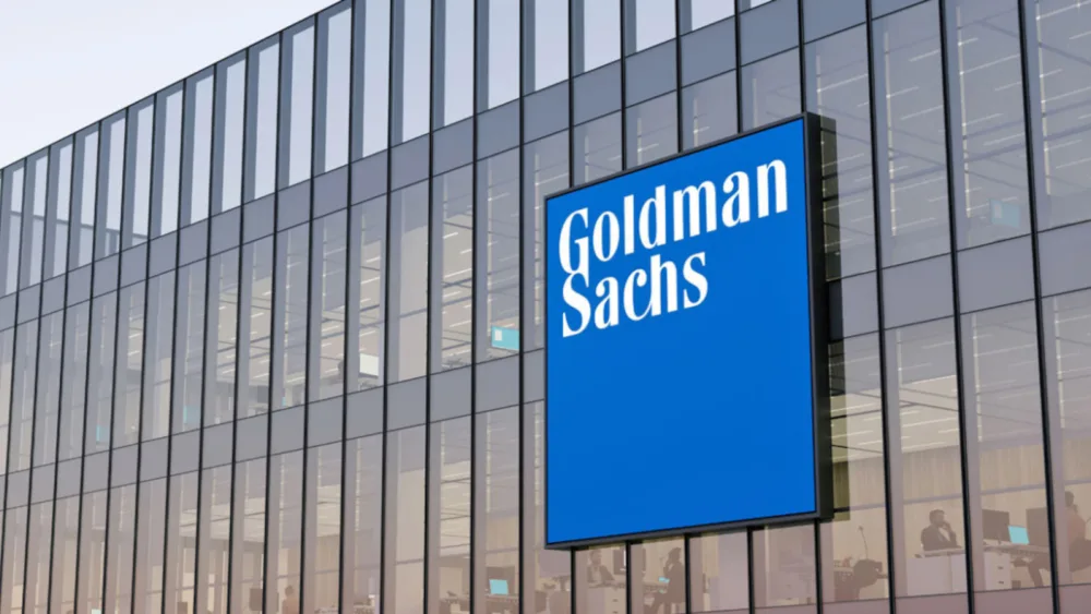 Goldman Sachs: Αναβαθμίζει τις τιμές-στόχους – Λιγότερο ευάλωτες οι ελληνικές τράπεζες στη γεωπολιτική κρίση