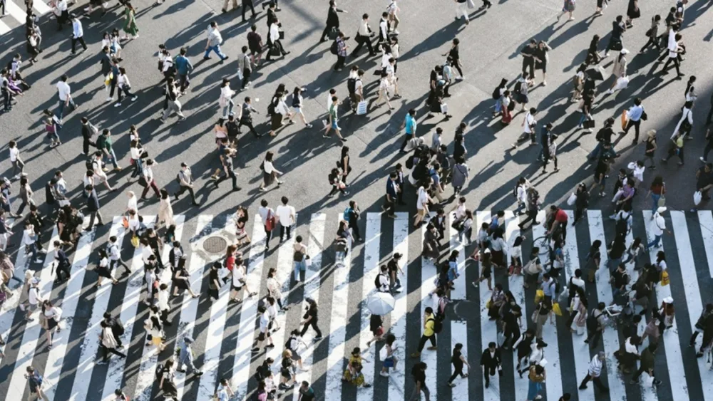 Έλληνες καταναλωτές: Αντιμέτωποι με τραπεζικές δυσλειτουργίες, στεγαστική πίεση και αθέμιτες εμπορικές πρακτικές
