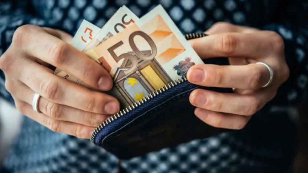 Από την 1η Απριλίου αυξάνεται ο κατώτατος μισθός – Στις 24 Μαρτίου η σχετική εισήγηση της Κεραμέως στο υπουργικό