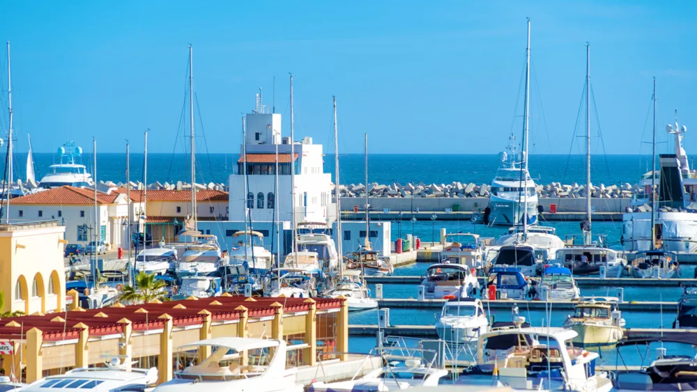 Πώς επηρεάζει τον τουρισμό ο πόλεμος στη Μέση Ανατολή, σύμφωνα με το Reuters