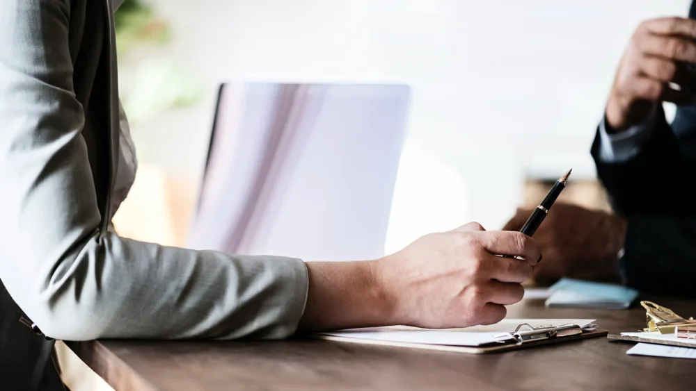 Η αξία της πρώτης συνέντευξης βρίσκεται στο βάθος, όχι στην τυπικότητα