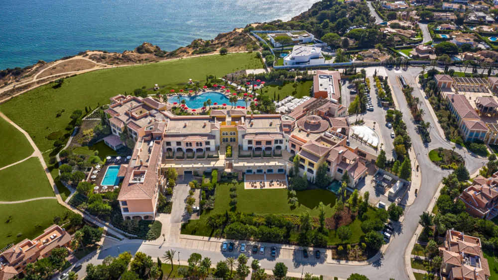 Η Domes Resorts ενισχύει την παρουσία της στην Πορτογαλία, σε συνεργασία με τη HIP, με την ένταξη του Cascade Wellness Resort στο Algarve