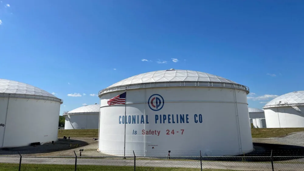 Άνοδος 6% για το πετρέλαιο και πτώση των μετοχών μετά το διάγγελμα Τραμπ