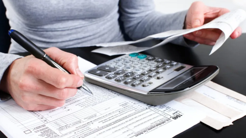 Εφορία: Μέσος φόρος 1.070 ευρώ στα χρεωστικά εκκαθαριστικά – Τι αποκαλύπτουν οι πρώτες 588.800 δηλώσεις