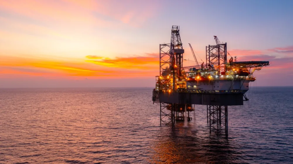 Ράλι στις τιμές πετρελαίου: Το αμερικανικό αργό πάνω από το Brent για πρώτη φορά εδώ και δέκα χρόνια