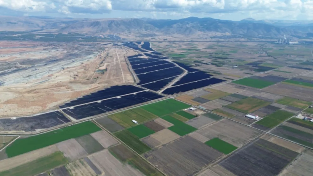 Ο Όμιλος ΔΕΗ ολοκλήρωσε την κατασκευή των φωτοβολταϊκών ισχύος 2,13 GW στη Δυτ. Μακεδονία – Με ταχείς ρυθμούς η εγκατάσταση μονάδων αποθήκευσης