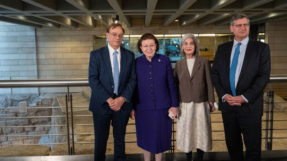 Εγκαινιάστηκε το έργο «Μετέωροι Βηματισμοί» στο Μέγαρο Καρατζά της Εθνικής Τράπεζας