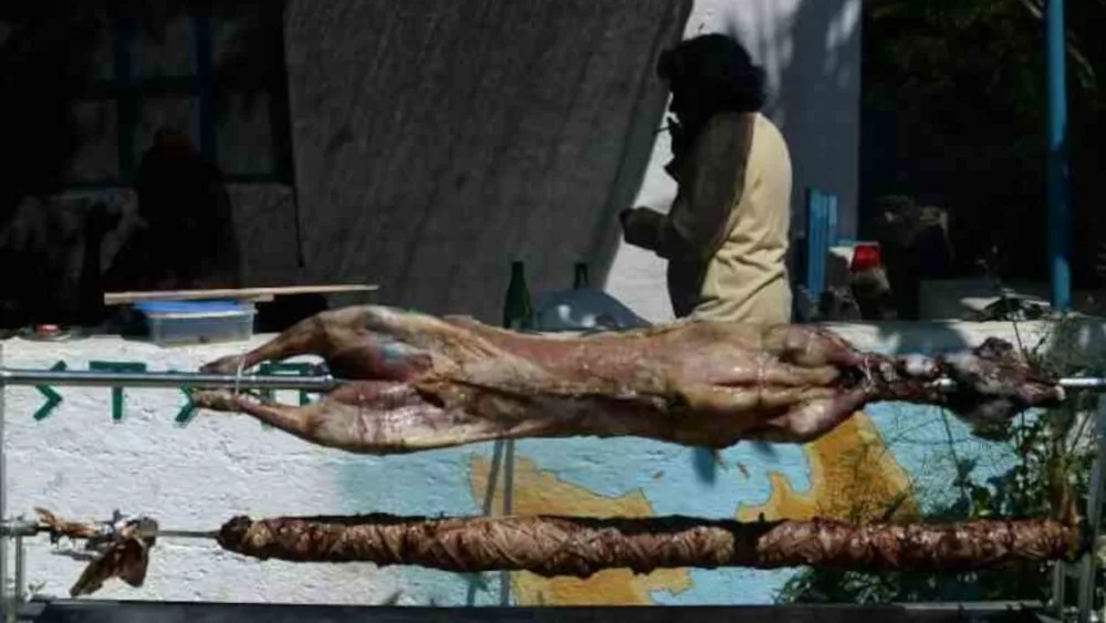 «Είδος πολυτελείας» φέτος ο οβελίας - Έως 19 ευρώ το κιλό η τιμή του - Η κίνηση της αγοράς σε Αθήνα και Θεσσαλονίκη