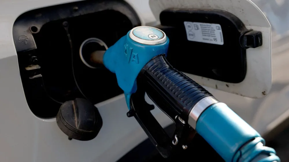 Fuel Pass: Προβλήματα στην ταυτοποίηση στοιχείων φρενάρουν τις αιτήσεις – Στα ΚΕΠ στρέφονται οι πολίτες, ποια ΑΦΜ υποβάλλουν σήμερα αίτηση