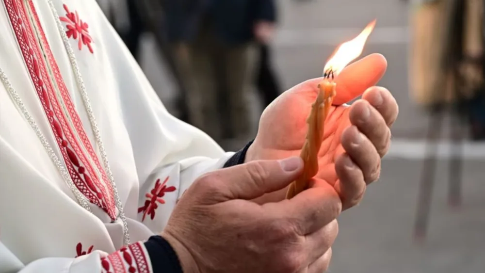 Το Άγιο Φως θα φτάσει στην Κύπρο μέσω ειδικής πτήσης της AEGEAN από τα Ιεροσόλυμα