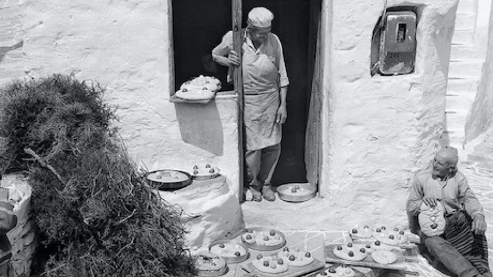 Λαλίτσες, μετάξι και άρωμα τσουρεκιού: Το Πάσχα στα πωλητήρια των χώρων πολιτισμού