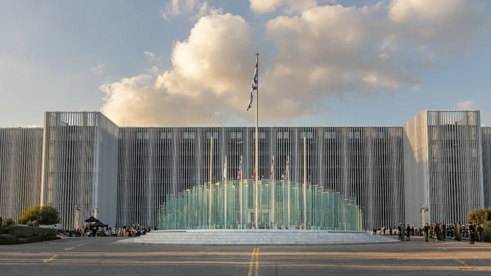 Η Πειραιώς προχωρά σε ανανέωση της συνεργασίας της με το Υπουργείο Εθνικής Άμυνας