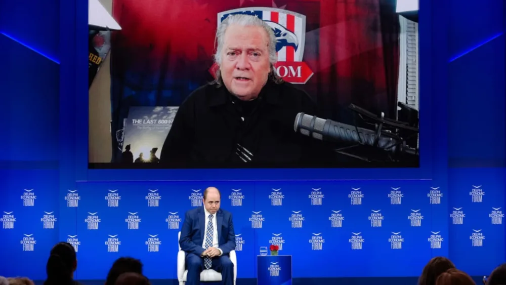 Steve Bannon: «Η ελεύθερη ναυσιπλοΐα θα βρεθεί στο επίκεντρο των μεγάλων συγκρούσεων των επόμενων δεκαετιών»