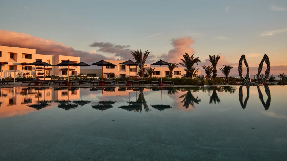 Το NOŪS Santorini υποδέχεται το φετινό καλοκαίρι - Ξεκίνησε τη λειτουργία του στις 27 Απριλίου