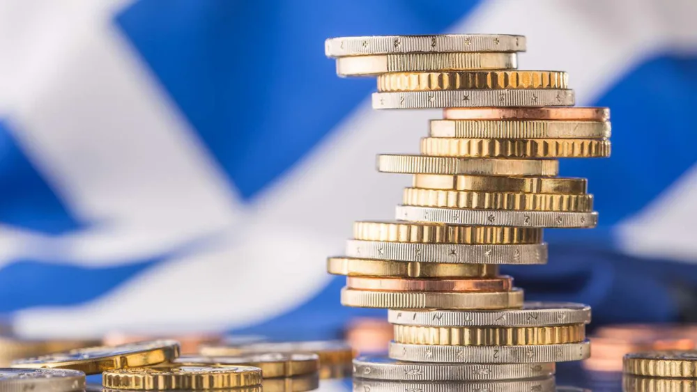 Η ελληνική οικονομία κρατά ρυθμό, αλλά το εξωτερικό έλλειμμα παραμένει