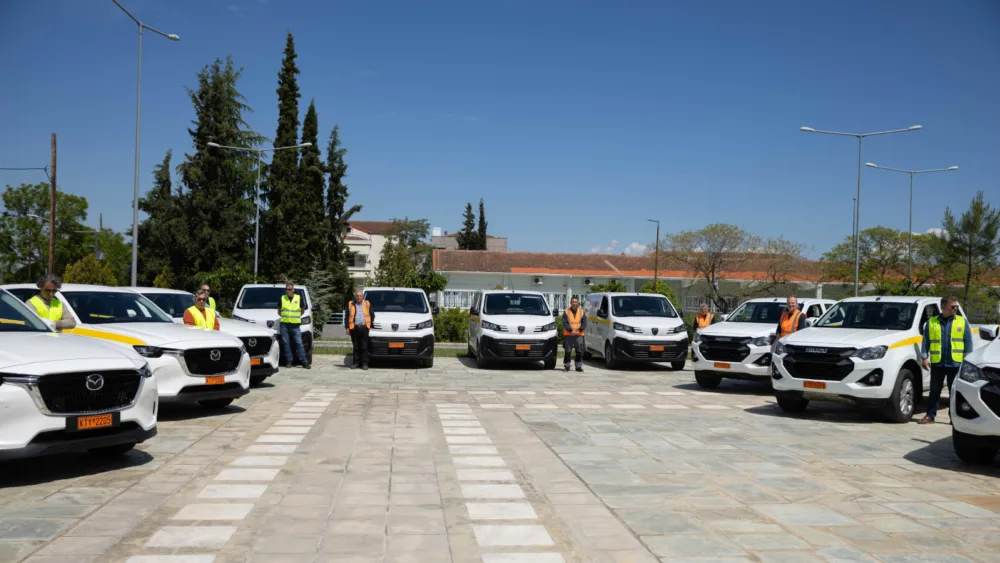 Η Εθνική Ασφαλιστική δώρισε δώδεκα νέα οχήματα στην Περιφέρεια Θεσσαλίας