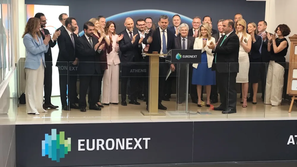 Ο Γ. Στάσσης χτύπησε το καμπανάκι στο Euronext Athens - Oρόσημο η ΑΜΚ της ΔΕΗ