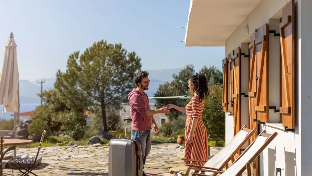 Έλεγχοι ΑΑΔΕ σε Airbnb & Booking το 2026