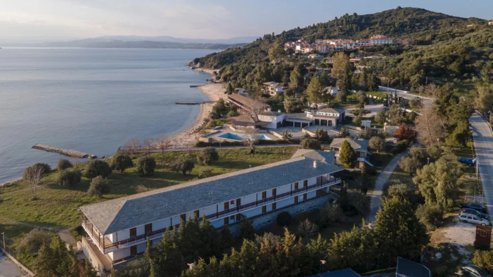 Χαλκιδική: Υπεγράφη η μίσθωση του ιστορικού «Ξενία Ουρανούπολης» με την Domes Resorts - Τι δηλώνει η CEO της ΕΤΑΔ
