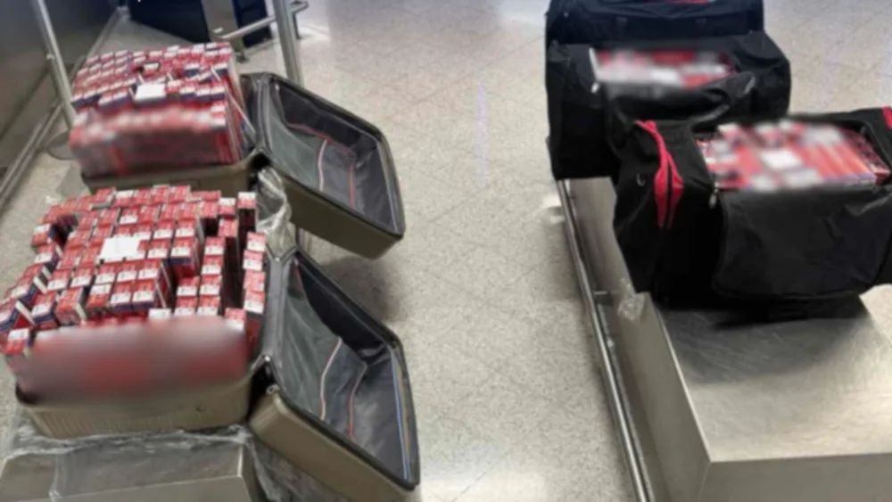 Οι ελεγκτές της ΑΑΔΕ κατέσχεσαν 415.000 λαθραία τσιγάρα στο αεροδρόμιο «Ελ. Βενιζέλος»