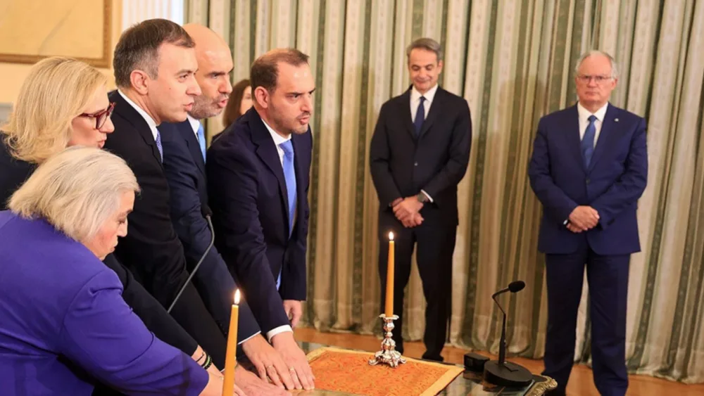 Ανέλαβαν καθήκοντα τα νέα μέλη της κυβέρνησης – Η τελετή ορκωμοσίας στο Προεδρικό Μέγαρο