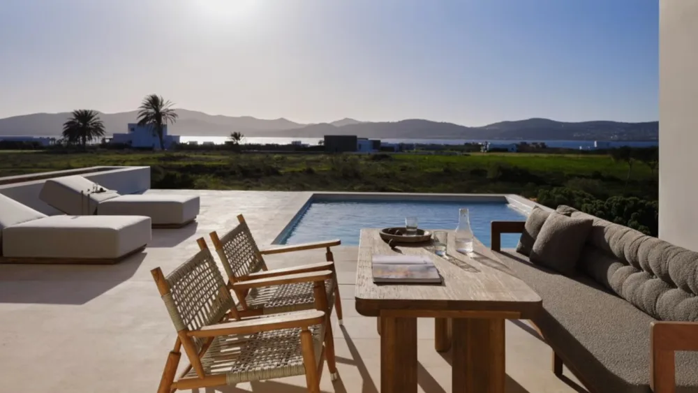 SWOT: Το Parian Chronicle, μέλος των Destination by Hyatt, εγκαινιάζει μια νέα εποχή στην κυκλαδίτικη φιλοξενία