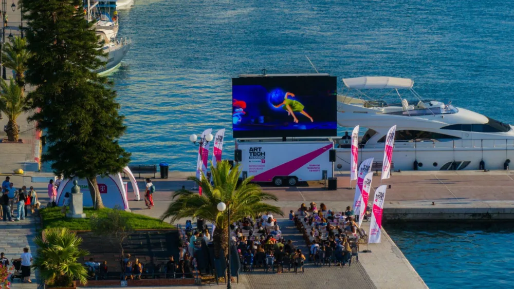 COSMOTE TELEKOM ART/TECH - The Roadshow: Ένα ταξίδι ψυχαγωγίας, τέχνης και τεχνολογίας σε 16 πόλεις και νησιά της χώρας