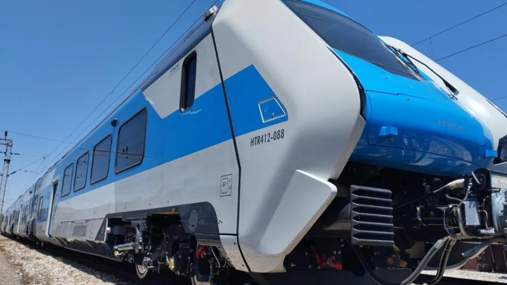 Θεσσαλονίκη: Έφτασε ο πρώτος συρμός Blues Intercity – Νέα τρένα στην Ελλάδα μετά από δύο δεκαετίες